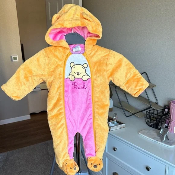 Disney Pooh Bear Pink and Orange Footie - Picture 1 of 6